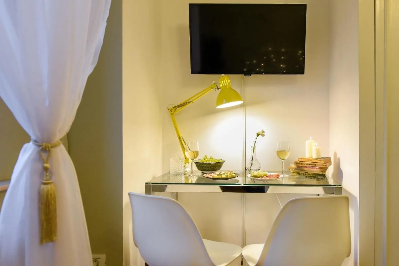 Cozy Studio Overlooking The Old Town Bucureşti 0*,  România