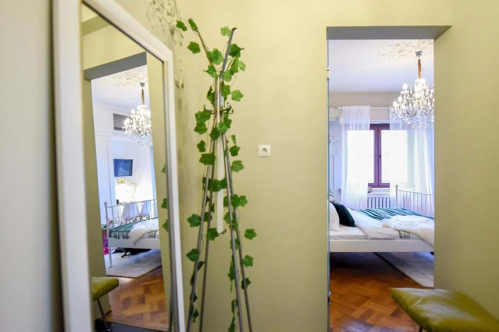 Cozy Studio Overlooking The Old Town Bucharest Apartment